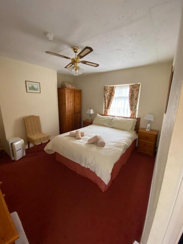 The Copley Arms Hotel Looe Ruang foto