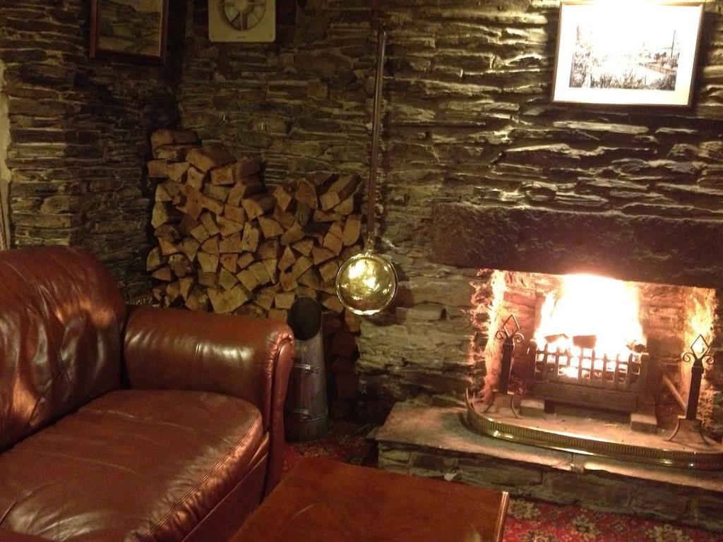 The Copley Arms Hotel Looe Bagian luar foto